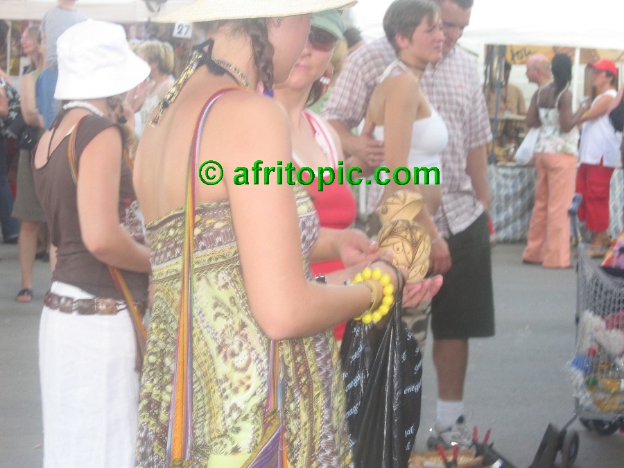 ../Images/AfricaFestival-26-27-28May05 032.jpg